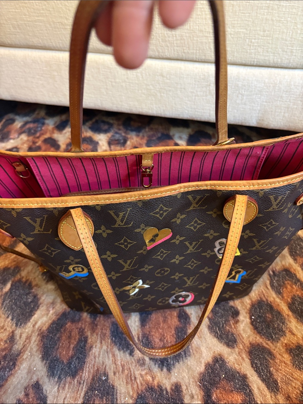 AUTH Louis Vuitton Love Lock Neverfull MM and new insert/Hot pink - Picture 10 of 14